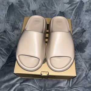 Yeezy Slide ‘Pure’